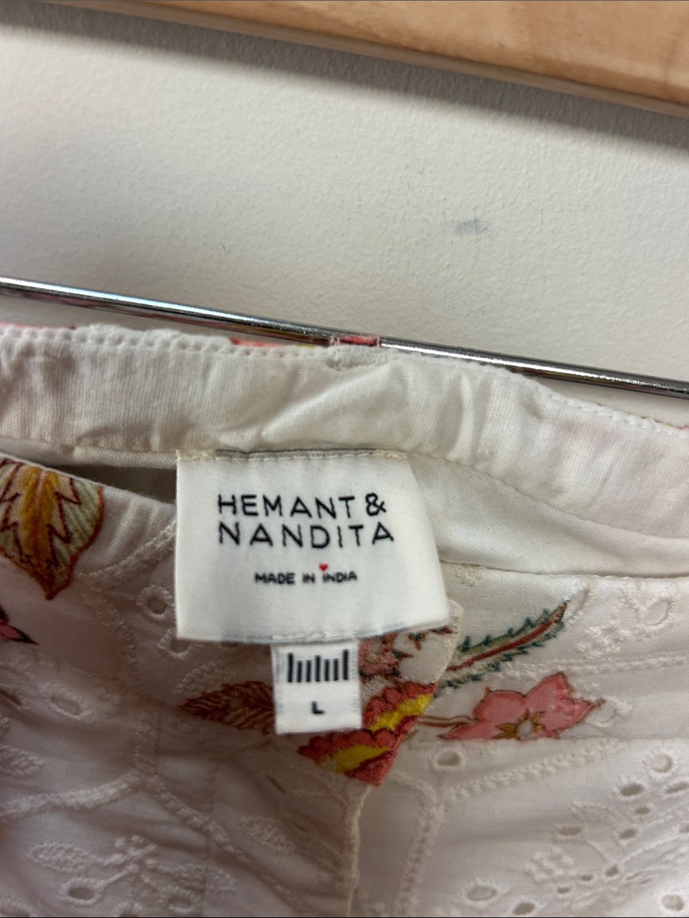 Hemant & Nandita white floral eyelet belted shorts - Picture 2 of 11